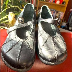 Dansko Leather Mary Janes w/sexy stitching! 41/10